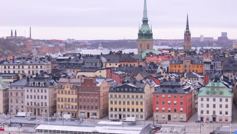 Telephoto-aerial-view-of-iconic-medieval-architecture-of-Gamla-Stan,-Stockholm