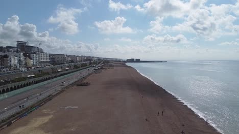 Quiet-morning-on-Brighton-beach,-UK
