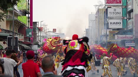 El-Humo-Y-El-Dragón-Flotan-Durante-La-Celebración-Del-Año-Nuevo-Lunar-En-Tailandia.