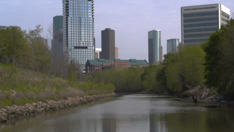 Drone-shot-of-the-buffalo-Bayou-in-Houston,-Texas