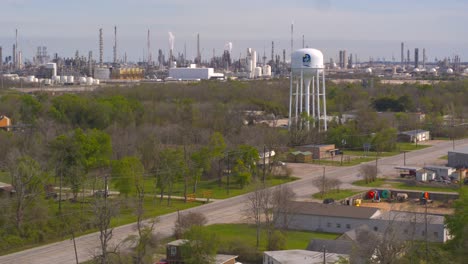 Drone-view-of-chemical-refineries-in-Baytown,-Texas