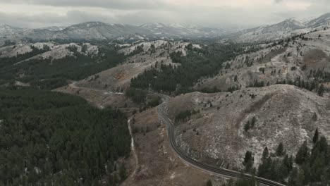 Schneefall-über-Gebirgspass-über-Bergrücken-In-Der-Nähe-Von-Sun-Valley,-Idaho,-USA