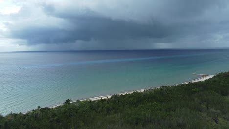 Approaching-storm-over-Cozumel-beach-with-clear-waters-and-dark-clouds,-daytime