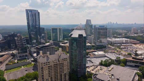 Aerial-approaching-shot-of-with-modern-Skyscraper-in-Buckhead,-Atlanta