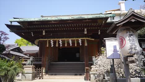 tokyo-city-in-japan,-Japanese-temple,-arigato