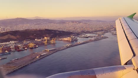 Blick-Auf-Die-Stadt-Barcelona-Und-Umgebung-Vom-Flugzeug-Aus