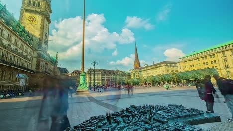 Toma-Panorámica-Sobre-La-Antigua-Plaza-Histórica-De-La-Ciudad.