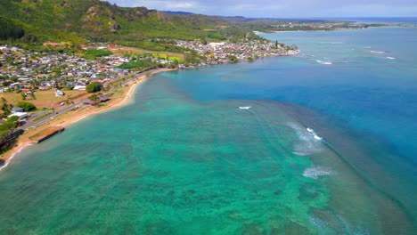 Panorama-Des-Hauula-Beach-Und-Der-Ländlichen-Gemeinde-In-Oahu,-Hawaii