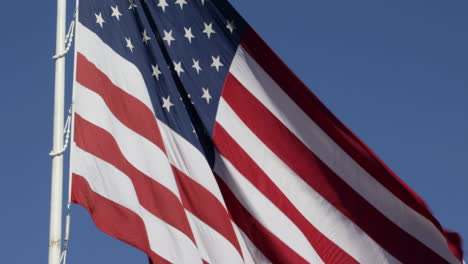 La-Bandera-Americana-Ondea-En-El-Viento