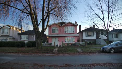 Casa-Rosada-En-El-Barrio-De-East-Vancouver-En-Columbia-Británica,-Canadá