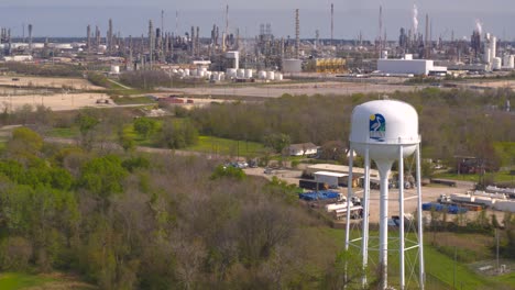 Drone-view-of-chemical-refineries-in-Baytown,-Texas