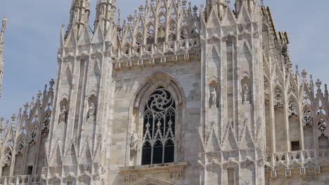 Shot-of-Cathedral-Duomo-in-Milan,-Italy