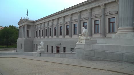 La-Bandera-De-La-Unión-Europea-Ondea-En-La-Azotea-Del-Parlamento-Austriaco