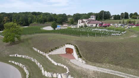 Mari-Vineyards-on-Old-Mission-Peninsula,-Grand-Traverse-Bay,-USA