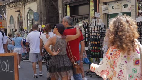 Gente-Caminando-En-La-Calle-Via-Vittorio-Emanuele-Italia