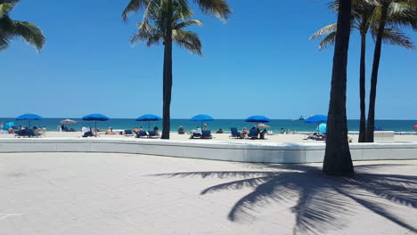 Fahrt-Am-Strand-Von-Fort-Lauderdale,-Florida,-USA