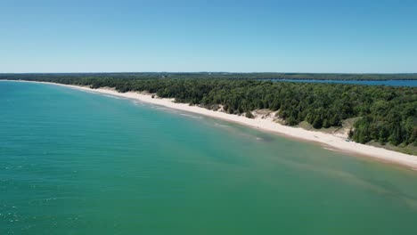 Drone-shot-flying-to-the-left-of-whitefish-dune-state-park-shoreline