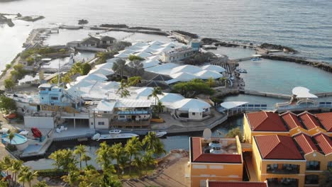 Lion’s-Dive-resort-by-Mambo-Beach-on-Caribbean-island-Curaçao,-aerial