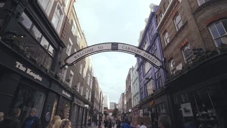 Carnaby-street-with-people-walking-along