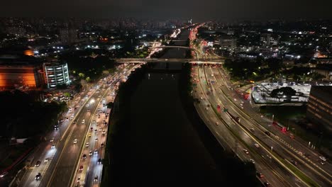 Carretera-De-La-Autopista-En-Sao-Paulo-Brasil