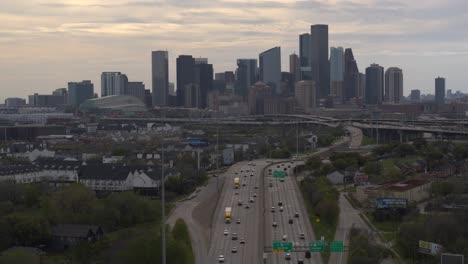 Disparo-De-Un-Dron-Desde-La-I-10-Al-Oeste-Del-Centro-De-Houston,-área-De-Texas