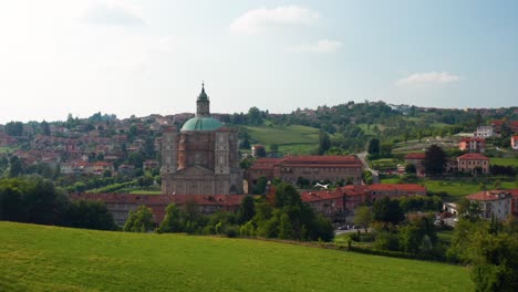 Luftaufnahme-Des-Heiligtums---Basilika-Von-Vicoforte,-Die-Der-Geburt-Der-Heiligen-Maria-Gewidmet-Ist