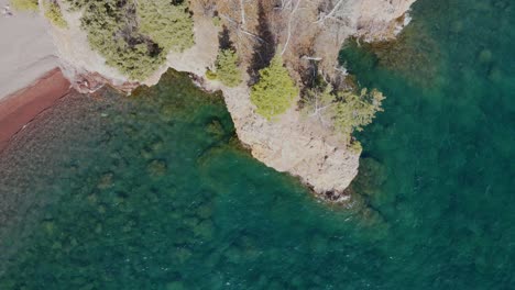 Wunderschöner-Blick-Aus-Der-Luft-Auf-Das-Nordufer-Des-Superior-Lake