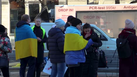 Protesters-wearing-Ukrainian-flags-at-anti-war-rally-near-vaccine-van