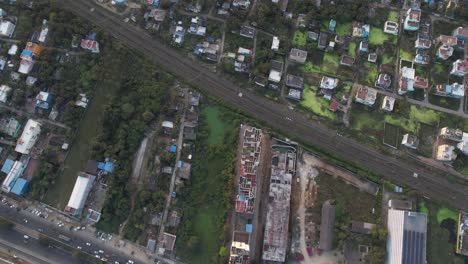 Vista-Aérea-Superior-De-La-Ciudad-De-Chennai-Con-Tráfico-Y-Edificios