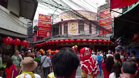 POV-Spaziergang-Mit-Leuten-Während-Der-Chinesischen-Neujahrsfeier