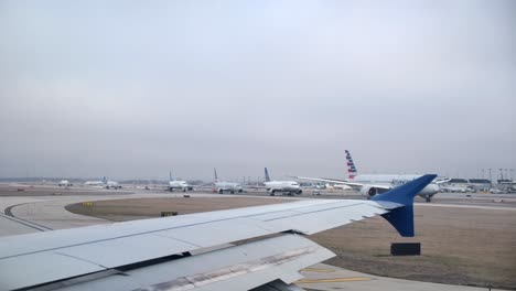 Airplanes-Waiting-in-Queue-for-Departure-at-Chicago-O'Hare-Airport