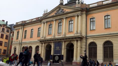 Swedish-Academy-and-Nobel-Prize-Museum-in-Stockholm,-establishing-shot