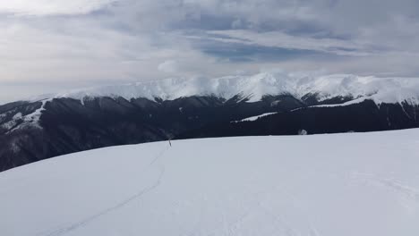 Expansive-snowy-landscape-of-Iezerul-Mare-Peak,-serene-and-untouched