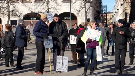 Protesters-in-Stockholm-with-signs-against-Putin’s-war-in-Ukraine