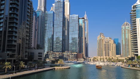 Dubai-Marina-Uae,-Rascacielos-Y-Torres-Frente-Al-Mar,-Rico-Distrito-Residencial