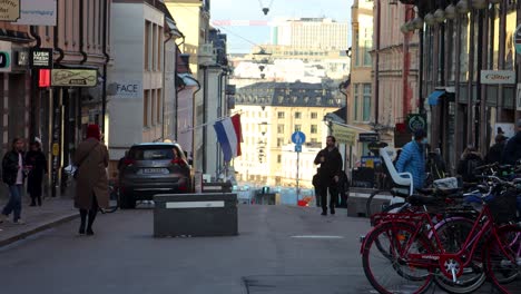 People-walk-on-pedestrian-street-by-dutch-embassy-in-Stockholm,-Sweden