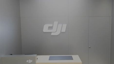 Una-Toma-Del-Interior-De-La-Nueva-Tienda-Conceptual-De-DJI-Antes-De-Que-Esté-Abierta-Al-Público.