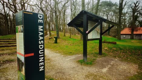 Entrada-De-Maasduinen-Al-Parque-Nacional-De-Limburgo-En-Arcen,-Países-Bajos