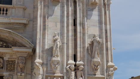 Close-up-shot-on-Duomo-Cathedral-of-Milan,-Italy