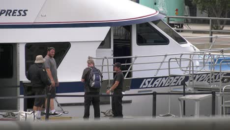 Catalina-Express-Boot-Am-Ufer