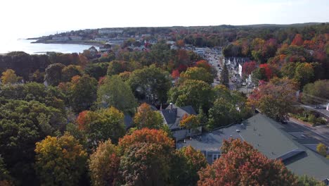 drone-fly-above-tree-revealing-Ogunquit,-Maine-United-States-Atlantic-Ocean-coastline