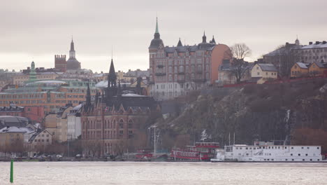 Telephoto-view-of-Kattorat-neighborhood-overlooking-Riddarfjarden,-Stockholm