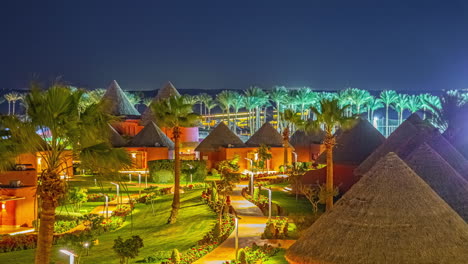 Hermosos-Lapsos-De-Tiempo-Desde-El-Atardecer-Hasta-La-Noche-En-Un-Hotel-En-La-Playa-Con-Palmeras-Y-Naturaleza.