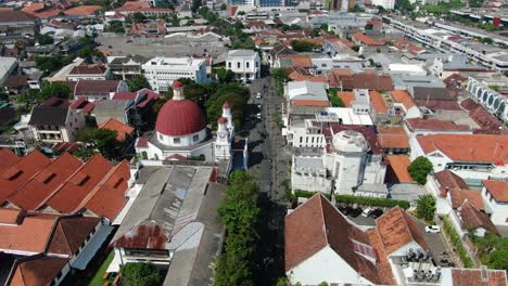 Beautiful-downtown-rooftops-of-Semarang-city-in-Indonesia,-aerial-view