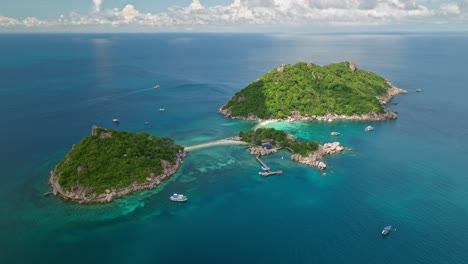 Aerial-view-of-Koh-Nang-Yuan-Island,-Koh-Tao-in-Thailand