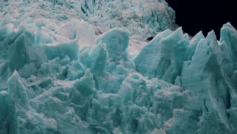 Surreal-View-Of-Calving-Glaciers-At-Lago-Argentino-In-Patagonia,-Argentina