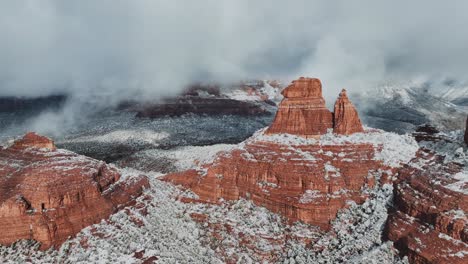 Low-Clouds-Engulfing-Snow-Capped-Red-Rocks-In-Sedona,-Arizona,-United-States