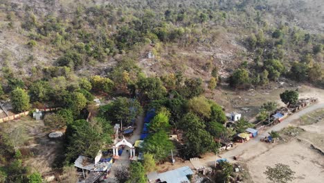 Aerial-down-shot-of-temple-premise-with-forest-of-Maa-Kauleshwari-Temple,-Chatra,-Jharkhand,-India