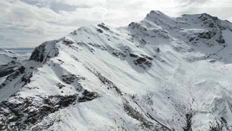 Carretera-Alpina-De-Grossglockner-Y-Paso-De-Montaña-Sinuoso-En-Los-Alpes-De-Austria---Antena-4k