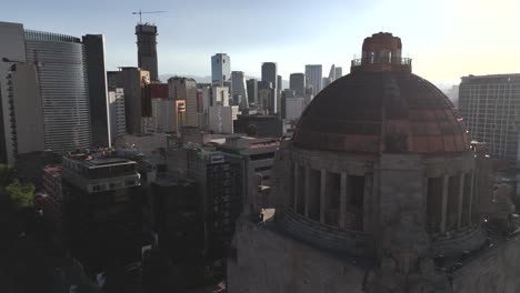 Drone-close-up-to-top-of-Monumento-a-la-Revolucion